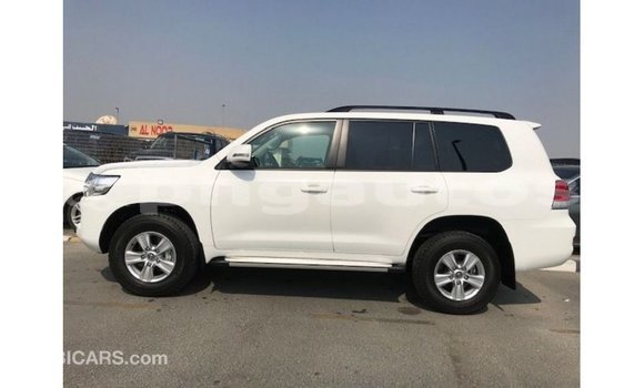 Buy Import Toyota Land Cruiser White Car in Import - Dubai in Enga Buy Import Toyota Land Cruiser White Car in Import - Dubai in Enga