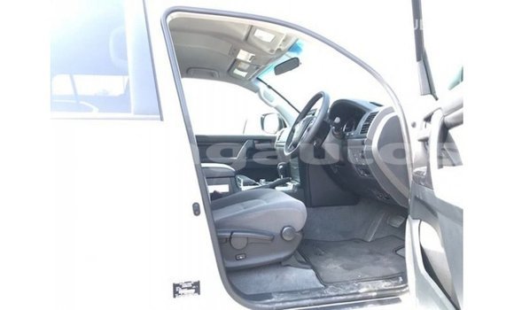Buy Import Toyota Land Cruiser White Car in Import - Dubai in Enga Buy Import Toyota Land Cruiser White Car in Import - Dubai in Enga