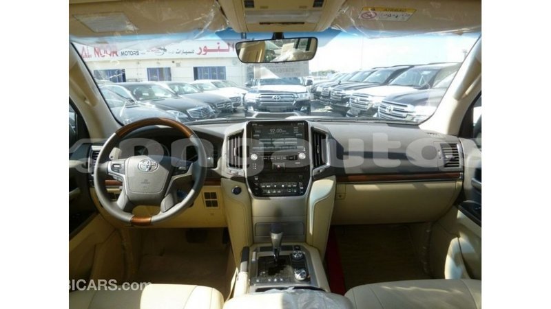 Big with watermark toyota land cruiser enga import dubai 4670