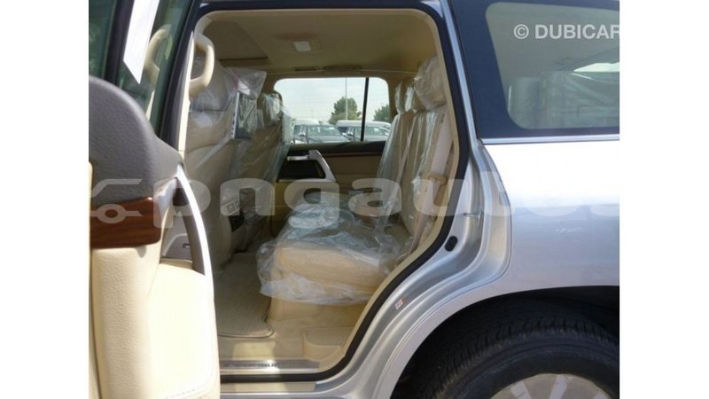 Big with watermark toyota land cruiser enga import dubai 4670