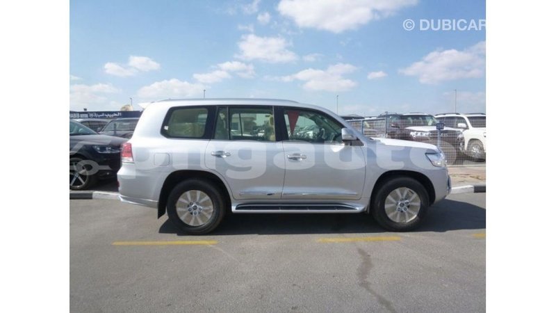 Big with watermark toyota land cruiser enga import dubai 4670