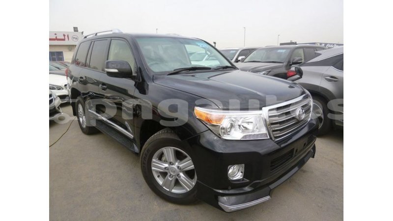 Big with watermark toyota land cruiser enga import dubai 4674