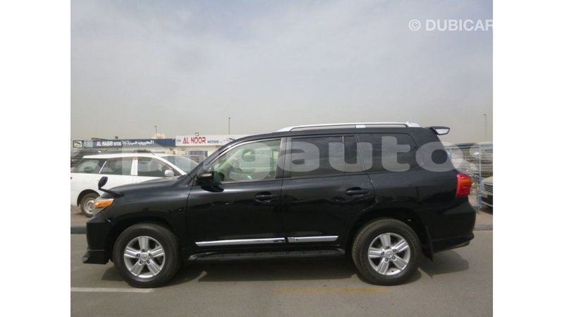 Big with watermark toyota land cruiser enga import dubai 4674
