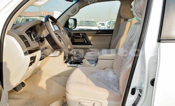 Acheter Import Voiture Toyota Land Cruiser Blanc à Import - Dubai, Enga Acheter Import Voiture Toyota Land Cruiser Blanc à Import - Dubai, Enga