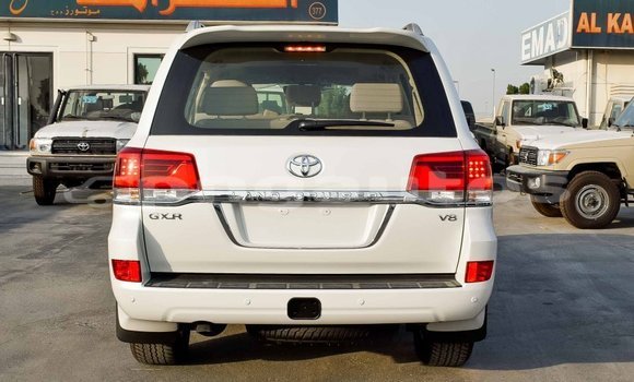 Acheter Import Voiture Toyota Land Cruiser Blanc à Import - Dubai, Enga Acheter Import Voiture Toyota Land Cruiser Blanc à Import - Dubai, Enga