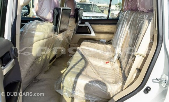Buy Import Toyota Land Cruiser White Car in Import - Dubai in Enga Buy Import Toyota Land Cruiser White Car in Import - Dubai in Enga