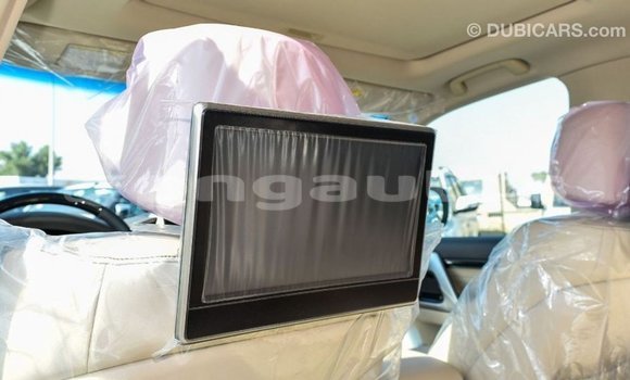 Buy Import Toyota Land Cruiser White Car in Import - Dubai in Enga Buy Import Toyota Land Cruiser White Car in Import - Dubai in Enga