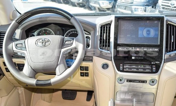 Buy Import Toyota Land Cruiser White Car in Import - Dubai in Enga Buy Import Toyota Land Cruiser White Car in Import - Dubai in Enga