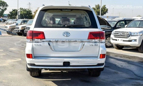 Buy Import Toyota Land Cruiser White Car in Import - Dubai in Enga Buy Import Toyota Land Cruiser White Car in Import - Dubai in Enga