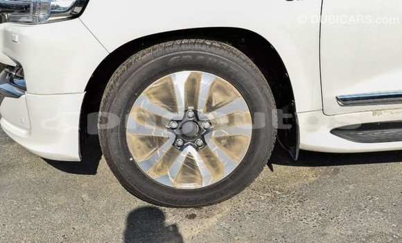 Buy Import Toyota Land Cruiser White Car in Import - Dubai in Enga Buy Import Toyota Land Cruiser White Car in Import - Dubai in Enga