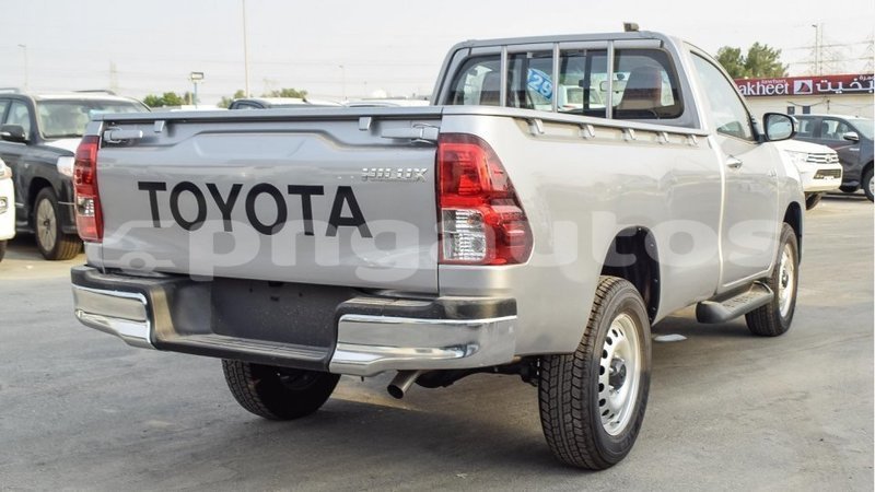 Big with watermark toyota hilux enga import dubai 4681