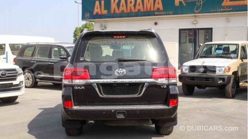 Big with watermark toyota land cruiser enga import dubai 4683