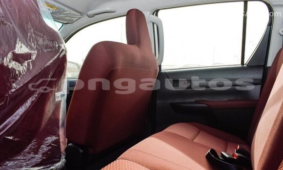 Buy Import Toyota Hilux White Car in Import - Dubai in Enga Buy Import Toyota Hilux White Car in Import - Dubai in Enga