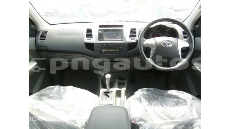 Big with watermark toyota hilux enga import dubai 4688
