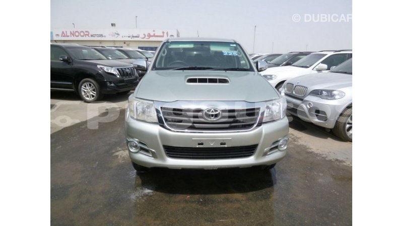 Big with watermark toyota hilux enga import dubai 4688