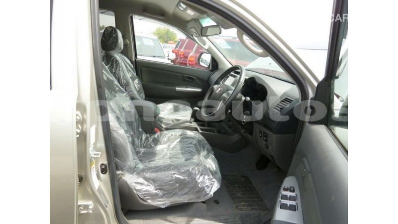 Big with watermark toyota hilux enga import dubai 4688
