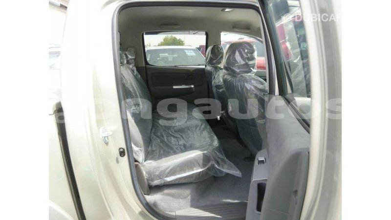 Big with watermark toyota hilux enga import dubai 4688