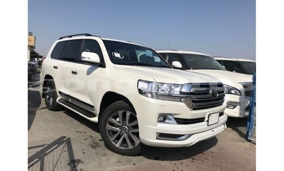 Buy Import Toyota Land Cruiser White Car in Import - Dubai in Enga Buy Import Toyota Land Cruiser White Car in Import - Dubai in Enga
