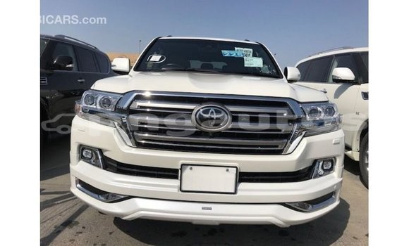 Buy Import Toyota Land Cruiser White Car in Import - Dubai in Enga Buy Import Toyota Land Cruiser White Car in Import - Dubai in Enga