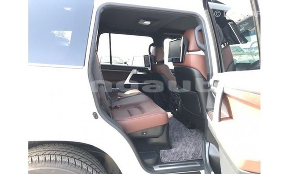 Buy Import Toyota Land Cruiser White Car in Import - Dubai in Enga Buy Import Toyota Land Cruiser White Car in Import - Dubai in Enga
