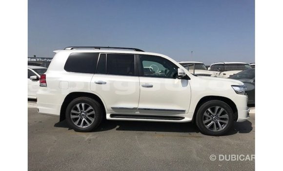 Buy Import Toyota Land Cruiser White Car in Import - Dubai in Enga Buy Import Toyota Land Cruiser White Car in Import - Dubai in Enga