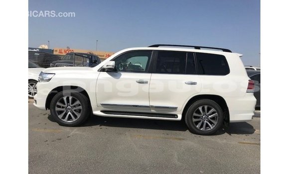 Buy Import Toyota Land Cruiser White Car in Import - Dubai in Enga Buy Import Toyota Land Cruiser White Car in Import - Dubai in Enga