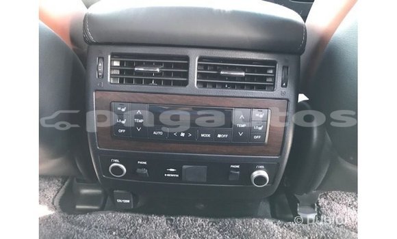 Buy Import Toyota Land Cruiser White Car in Import - Dubai in Enga Buy Import Toyota Land Cruiser White Car in Import - Dubai in Enga