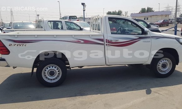 Acheter Import Voiture Toyota Hilux Blanc à Import - Dubai, Enga Acheter Import Voiture Toyota Hilux Blanc à Import - Dubai, Enga