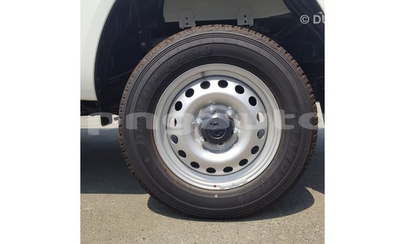 Acheter Import Voiture Toyota Hilux Blanc à Import - Dubai, Enga Acheter Import Voiture Toyota Hilux Blanc à Import - Dubai, Enga