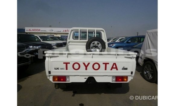 Buy Import Toyota Land Cruiser White Car in Import - Dubai in Enga Buy Import Toyota Land Cruiser White Car in Import - Dubai in Enga