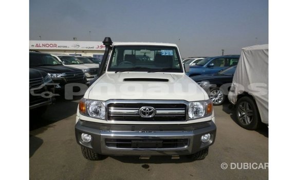 Buy Import Toyota Land Cruiser White Car in Import - Dubai in Enga Buy Import Toyota Land Cruiser White Car in Import - Dubai in Enga