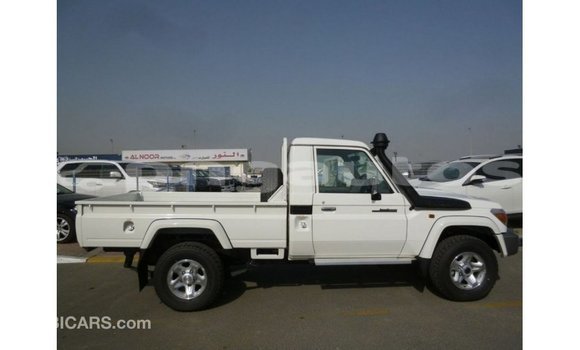 Buy Import Toyota Land Cruiser White Car in Import - Dubai in Enga Buy Import Toyota Land Cruiser White Car in Import - Dubai in Enga
