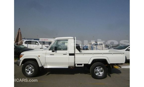 Buy Import Toyota Land Cruiser White Car in Import - Dubai in Enga Buy Import Toyota Land Cruiser White Car in Import - Dubai in Enga