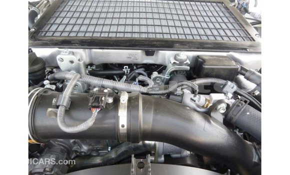 Buy Import Toyota Land Cruiser White Car in Import - Dubai in Enga Buy Import Toyota Land Cruiser White Car in Import - Dubai in Enga