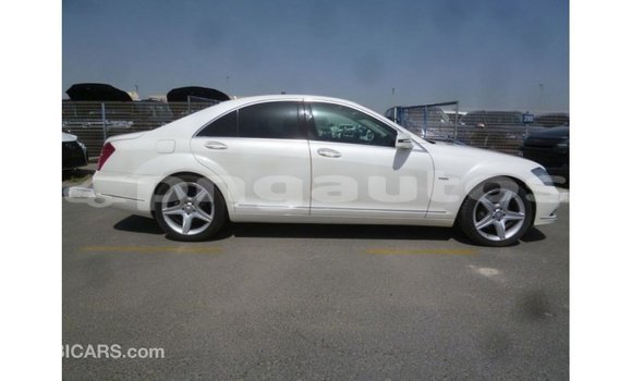 Buy Import Mercedes-Benz 190 White Car in Import - Dubai in Enga Buy Import Mercedes-Benz 190 White Car in Import - Dubai in Enga