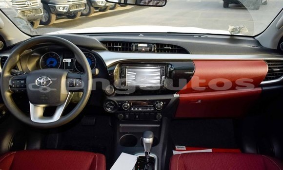 Acheter Import Voiture Toyota Hilux Blanc à Import - Dubai, Enga Acheter Import Voiture Toyota Hilux Blanc à Import - Dubai, Enga