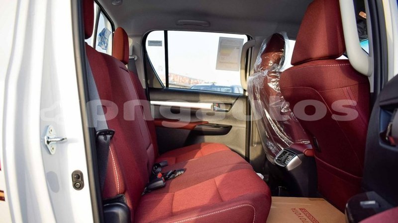 Big with watermark toyota hilux enga import dubai 4707
