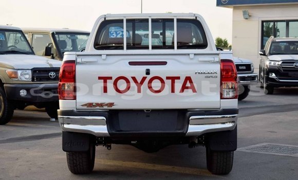 Acheter Import Voiture Toyota Hilux Blanc à Import - Dubai, Enga Acheter Import Voiture Toyota Hilux Blanc à Import - Dubai, Enga