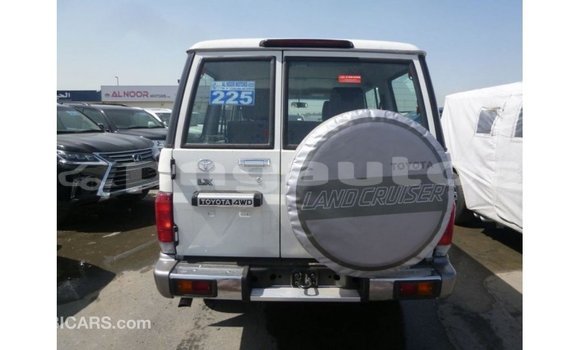 Buy Import Toyota Land Cruiser White Car in Import - Dubai in Enga Buy Import Toyota Land Cruiser White Car in Import - Dubai in Enga