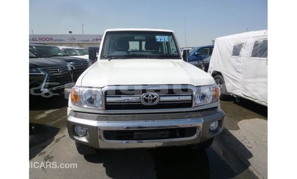 Buy Import Toyota Land Cruiser White Car in Import - Dubai in Enga Buy Import Toyota Land Cruiser White Car in Import - Dubai in Enga
