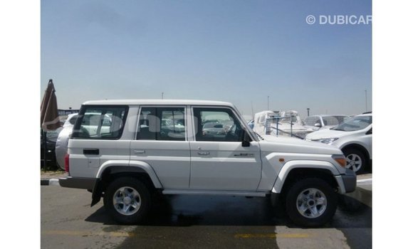 Buy Import Toyota Land Cruiser White Car in Import - Dubai in Enga Buy Import Toyota Land Cruiser White Car in Import - Dubai in Enga