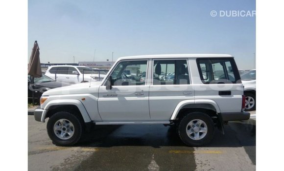 Buy Import Toyota Land Cruiser White Car in Import - Dubai in Enga Buy Import Toyota Land Cruiser White Car in Import - Dubai in Enga