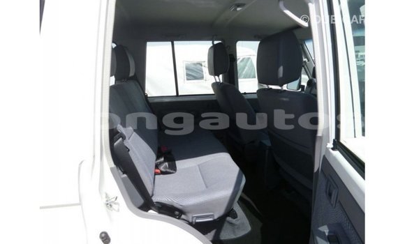 Buy Import Toyota Land Cruiser White Car in Import - Dubai in Enga Buy Import Toyota Land Cruiser White Car in Import - Dubai in Enga