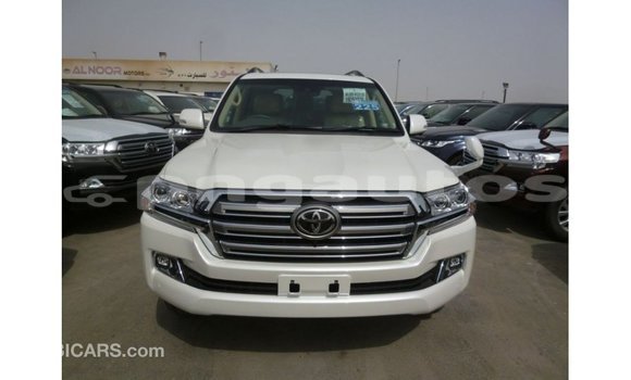Buy Import Toyota Land Cruiser White Car in Import - Dubai in Enga Buy Import Toyota Land Cruiser White Car in Import - Dubai in Enga