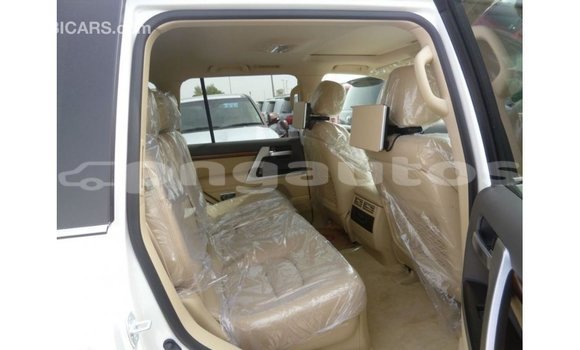 Buy Import Toyota Land Cruiser White Car in Import - Dubai in Enga Buy Import Toyota Land Cruiser White Car in Import - Dubai in Enga