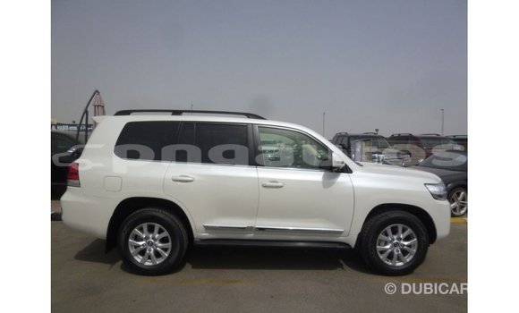 Buy Import Toyota Land Cruiser White Car in Import - Dubai in Enga Buy Import Toyota Land Cruiser White Car in Import - Dubai in Enga