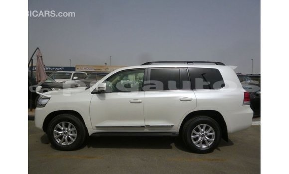 Buy Import Toyota Land Cruiser White Car in Import - Dubai in Enga Buy Import Toyota Land Cruiser White Car in Import - Dubai in Enga