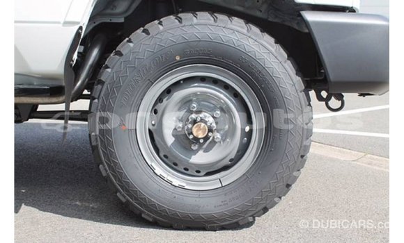 Buy Import Toyota Land Cruiser White Car in Import - Dubai in Enga Buy Import Toyota Land Cruiser White Car in Import - Dubai in Enga