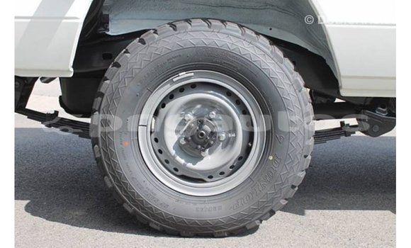 Buy Import Toyota Land Cruiser White Car in Import - Dubai in Enga Buy Import Toyota Land Cruiser White Car in Import - Dubai in Enga