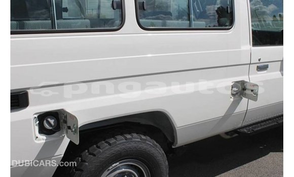 Buy Import Toyota Land Cruiser White Car in Import - Dubai in Enga Buy Import Toyota Land Cruiser White Car in Import - Dubai in Enga